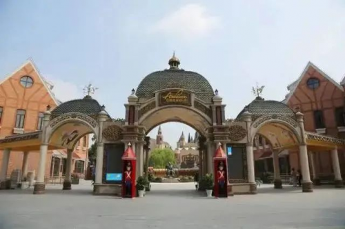 2024上海安徒生童话乐园开启“国风新春奇妙童话游园会”