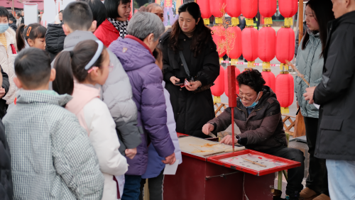 “味”趣横生•梦幻联动  ——马路桥美食街龙年新春游园会