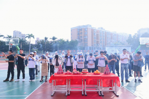 运动励志题材电影《儿子，你超棒》在深圳光明小学举行开机仪式