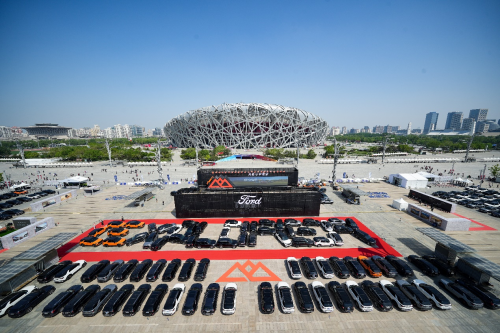 北京车展期间最大亮点是TA?首个在鸟巢举行的集体交车仪式有多震撼?