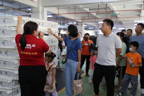 床垫怎么选？外行人看品牌，内行人看工厂