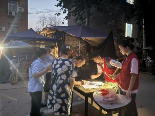 踏水桥社区成功举办“革命爱国教育”坝坝电影夜