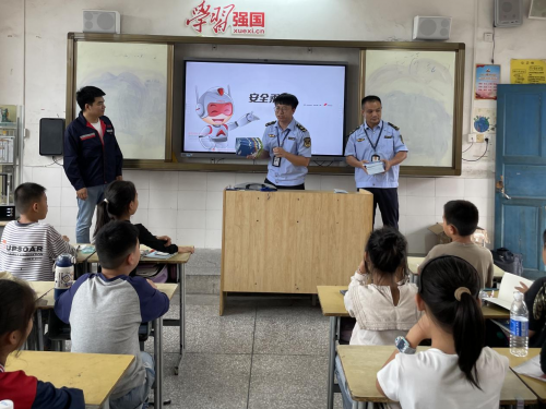 兴国县市场监管局“电梯安全进校园”活动走进兴国县实验小学