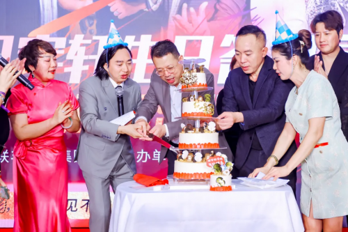 璀璨星光，共庆辉煌——田宇轩导演生日答谢宴暨群星演唱会圆满举行