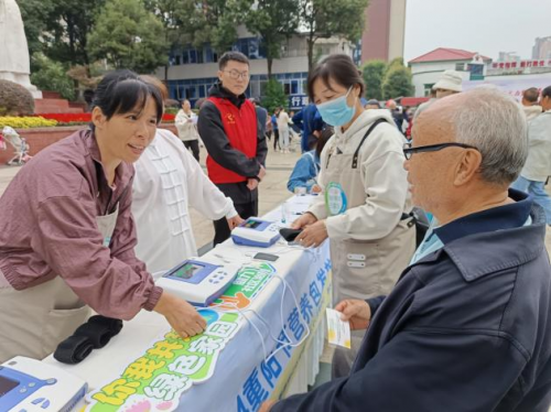 合兴社区为老服务站“银龄有邻”生活馆正式开馆