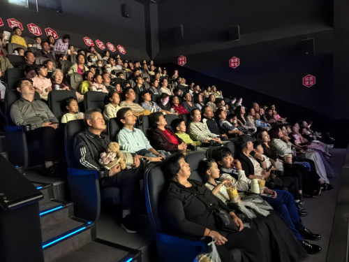 《我是主角》系列短剧首映礼圆满举行，《向阳的镜子》新剧计划引关注