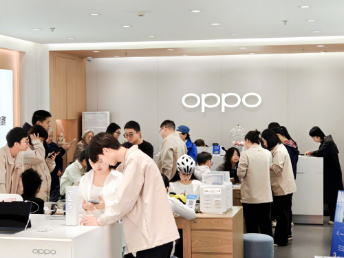 门店人气爆棚！直击首销现场，OPPO Find X8系列用实力说话