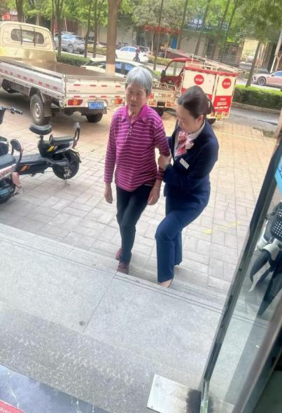 贴心服务，传递温暖的力量