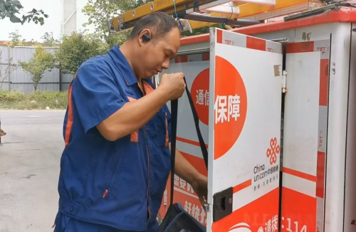 践行联通好服务　全心全意为客户