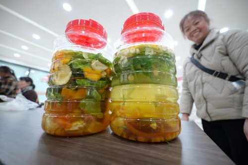 花都社区“绿色低碳新生活，引领文明新风尚”厨余垃圾环保酵素制作活动