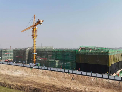 中铁北京工程局西延铁路站房项目高陵站主体结构顺利封顶