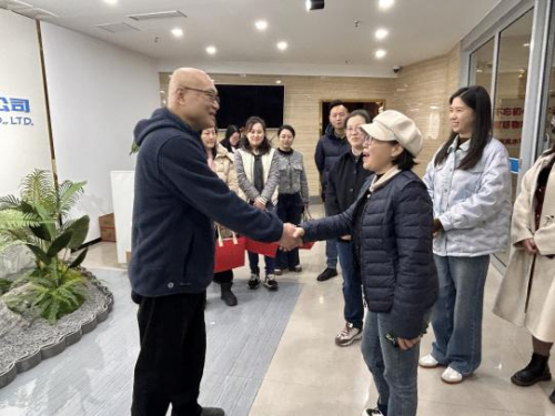 肖家河街道总工会“五进”送温暖，冬日关怀暖人心