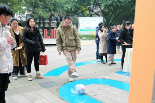 肖家河街道总工会“五进”送温暖，冬日关怀暖人心
