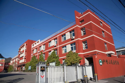 中华慈善总会“幸福家园·索菲亚童心书屋”在北京市门头沟区妙峰山民族学校揭牌落成