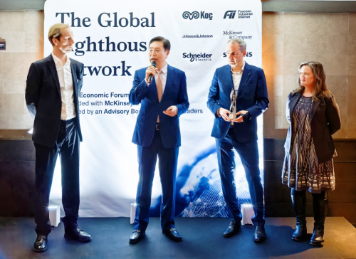 蒙牛乳业宁夏工厂获国际认可，荣获中国乳业首个“灯塔工厂”称号