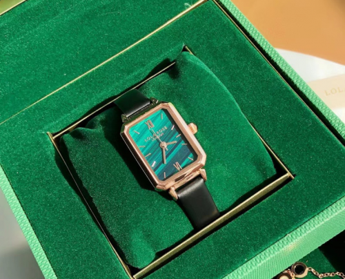 三八妇女节送什么礼物好？2025年盘点六款女生们喜欢的礼物！