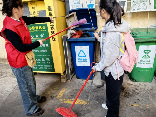 泰康人寿云南分公司2025年3·15期间开展学雷锋日公益活动传递金融温度