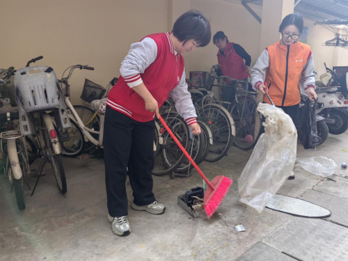 泰康人寿云南分公司2025年3·15期间开展学雷锋日公益活动传递金融温度