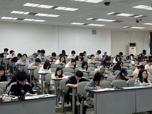 高顿四六级联合湖北经济学院工商管理学院举办2025英语四级公益模考