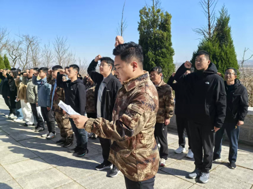 追寻红色足迹祭英烈  弘扬文明新风过清明