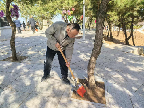 追寻红色足迹祭英烈  弘扬文明新风过清明