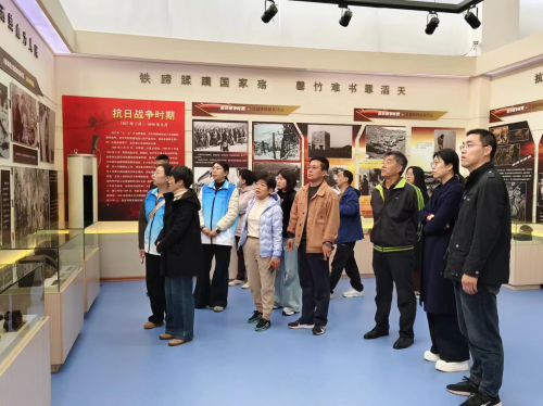 传承红色基因  凝聚奋进力量——梦芝街道组织年轻干部开展烈士陵园祭扫活动
