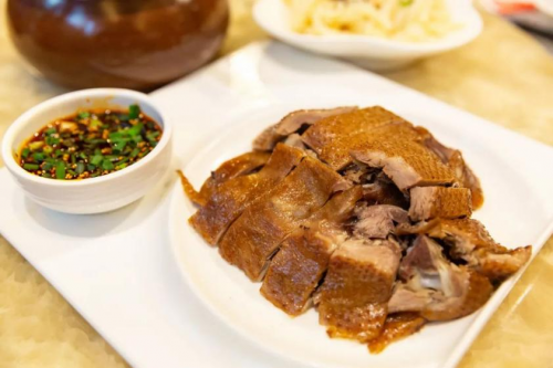 全国文旅的“鸡鸭鹅”热潮：美食文化的新思考，喝好酒梅见青梅酒