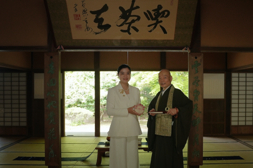 "Tea Fairy" Bao Lili Hosts "Awakening ：Seven Bowls of Tea" Ceremony at Kyoto's Manpuku-ji Temple