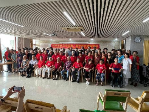 澄迈县老城镇举办敬老爱老公益演出 传递温暖与关爱