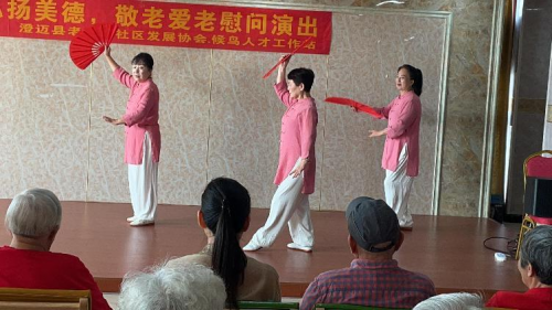 澄迈县老城镇举办敬老爱老公益演出 传递温暖与关爱