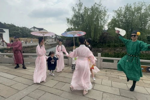 “五一”苏州太湖东山太燃！白天逛摊听民谣，入夜追萤火蹦迪