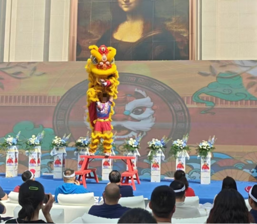 传统醒狮表演点燃活动现场，传统文化魅力尽显