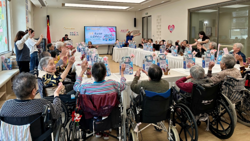 银龄有爱·守护无界：包大人母亲节三十周年公益行动暖心纪