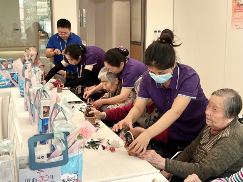 银龄有爱·守护无界：包大人母亲节三十周年公益行动暖心纪