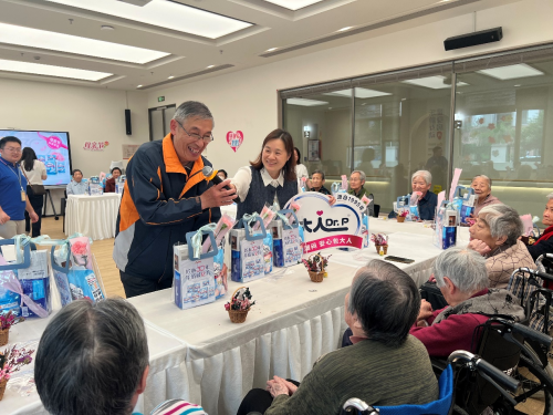 银龄有爱·守护无界：包大人母亲节三十周年公益行动暖心纪