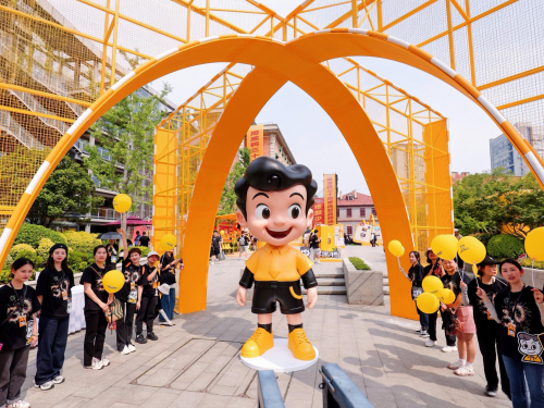 恰如少年“十”：周黑鸭三十而立再启程，以赤子之心书写百年卤味传奇