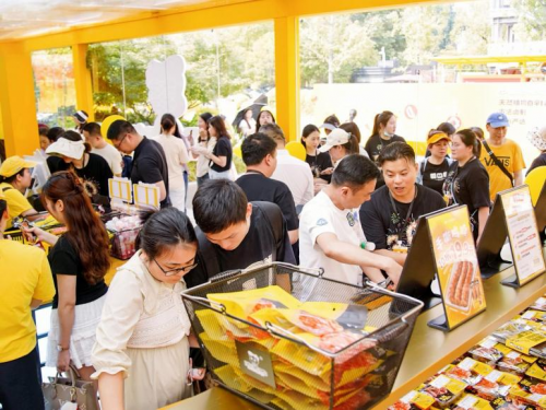 恰如少年“十”：周黑鸭三十而立再启程，以赤子之心书写百年卤味传奇