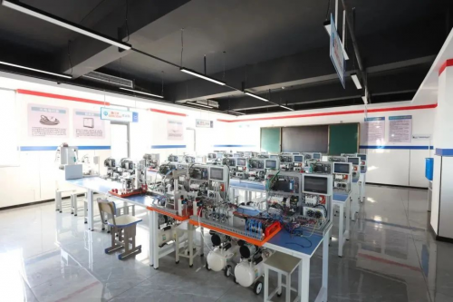 湖南长沙工业机器人专业哪家好？择校指南：为何选择湖南万通？