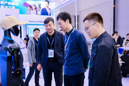 优必选人形科研组合拳闪亮第63届高博会  全方位带动共研共创