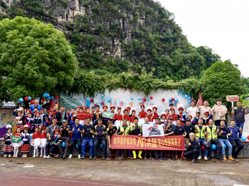 文锦公司联合车友群开展六一爱心助学活动，走进连南山区小学传递温暖