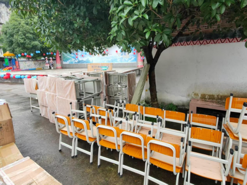 文锦公司联合车友群开展六一爱心助学活动，走进连南山区小学传递温暖