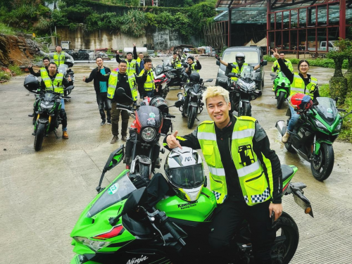 文锦公司联合车友群开展六一爱心助学活动，走进连南山区小学传递温暖