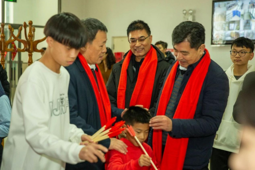 2025新春小年，辽宁省慈善联合总会到省孤儿学校开展慰问活动