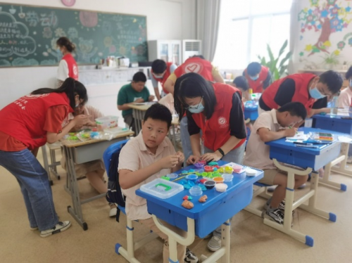 白衣之外的温暖——医学生的红马甲之旅