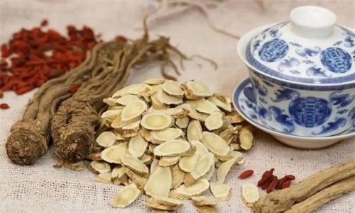 成都御生堂中医馆名老中医石毓斌：中医辨证施治，破解卵巢囊肿难题