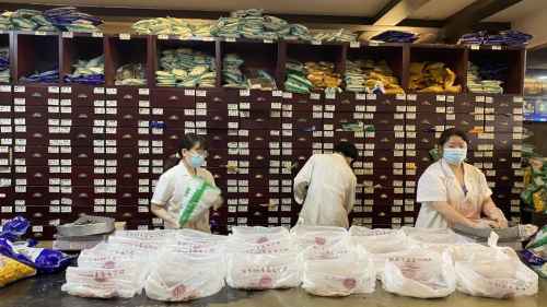 成都御生堂中医馆名老中医石毓斌：中医辨证施治，破解卵巢囊肿难题