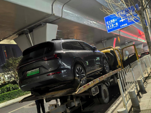 问界M9交付突破20万辆 以“全心全意为用户服务”打造新豪华标杆