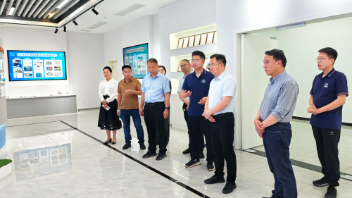 云南省富源县考察团一行考察调研景德镇先进陶瓷研究院