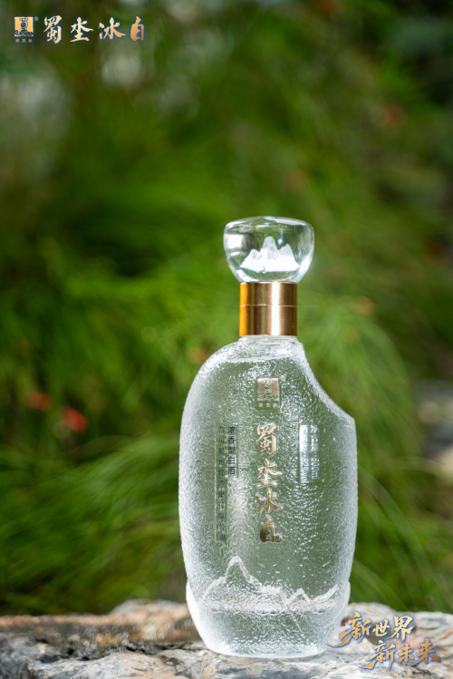 蜀坔冰白开辟白酒新世界，与各界伙伴共赢新未来