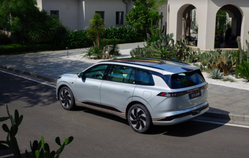 20万内最具性价比的六座SUV：eπ008最值得推荐